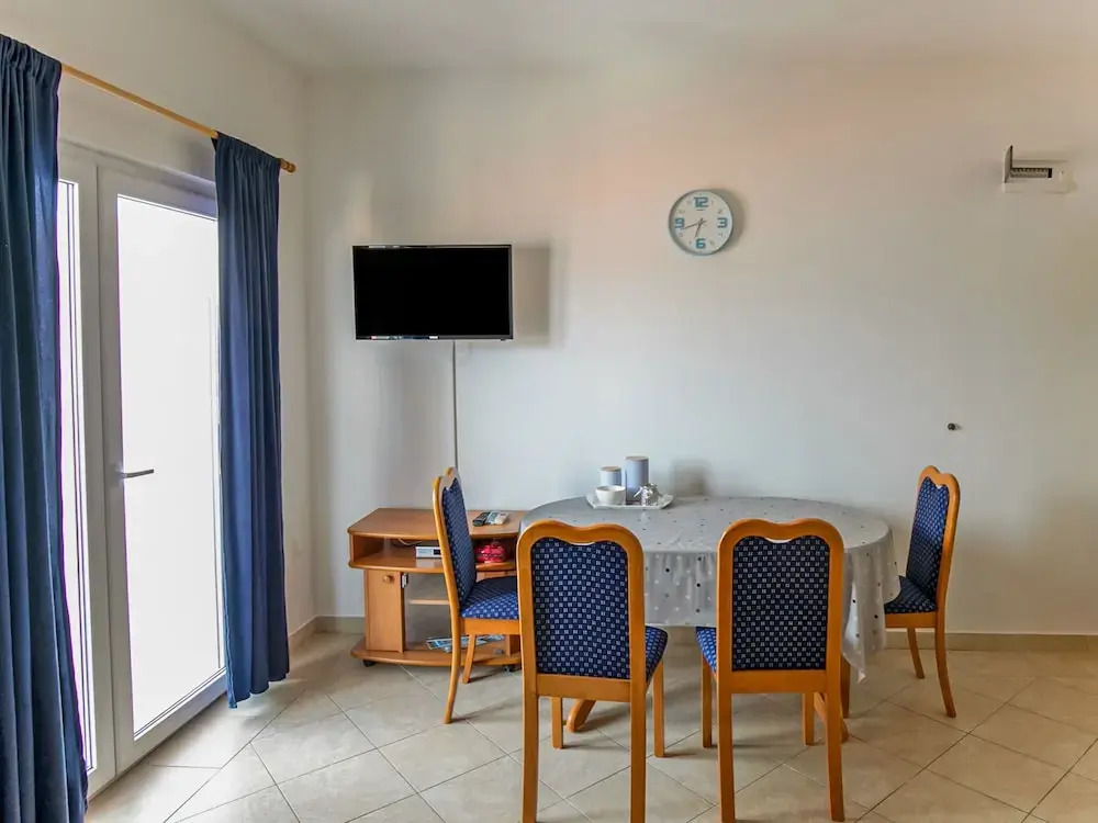 Sea-view Apartment in Mastrinka - Trogir With Balcony