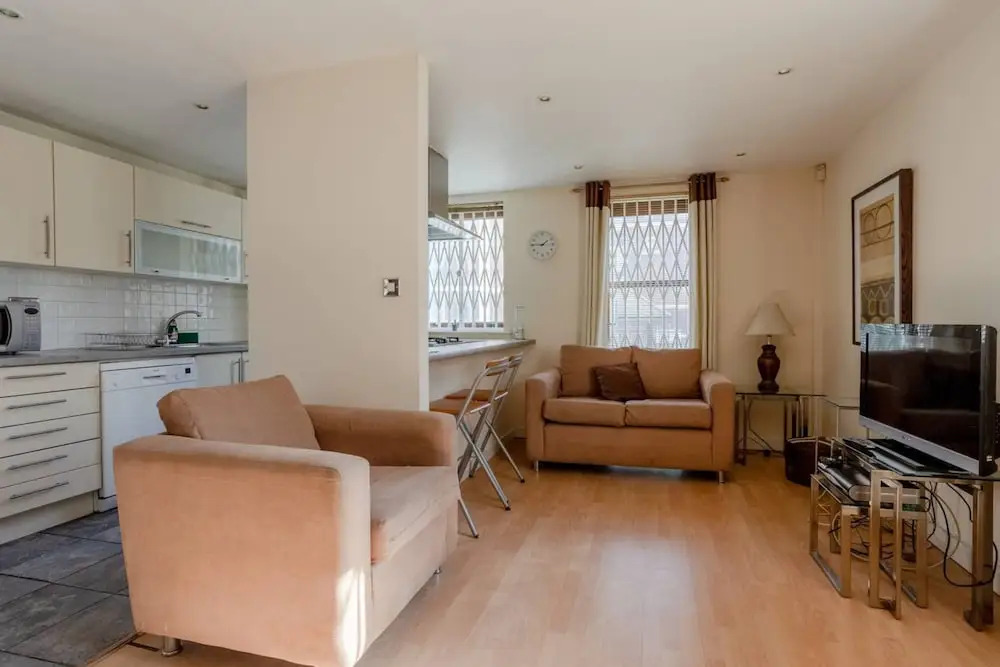 Spacious 4 Bedroom Home in Marylebone