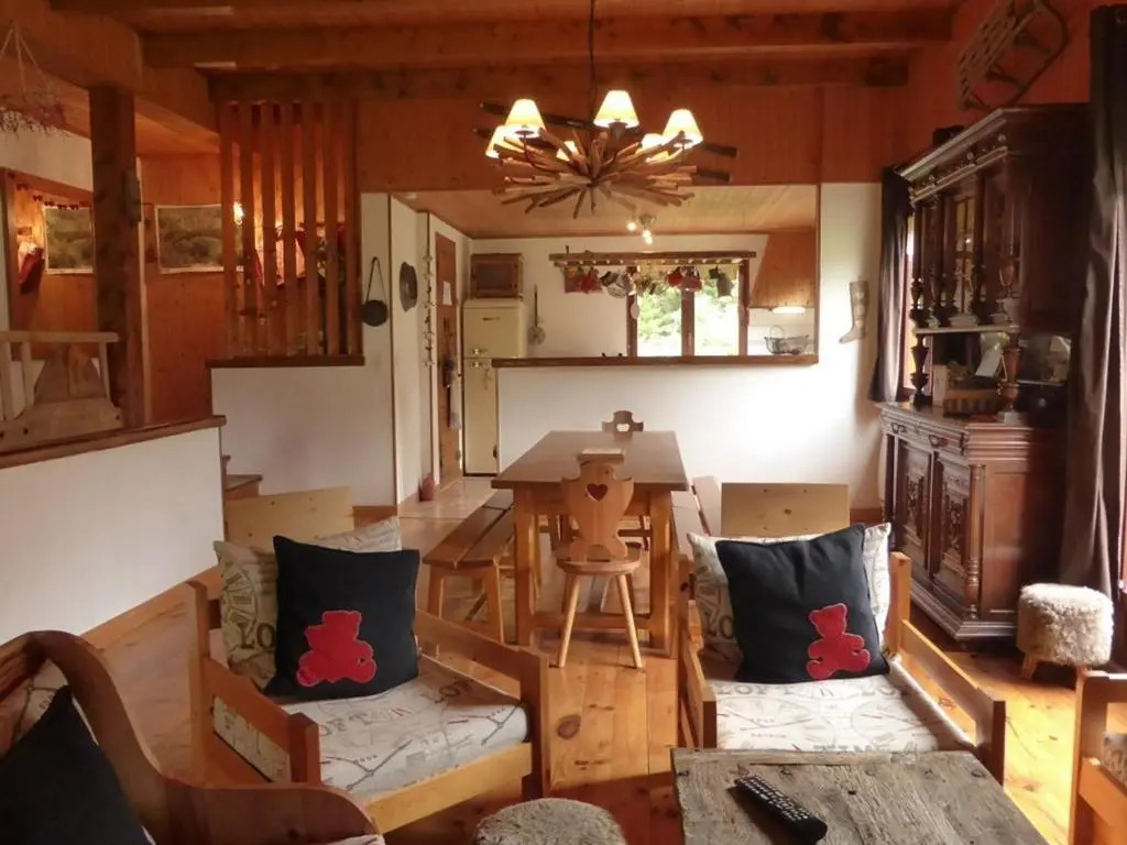 Chalet cosy sur pistes avec cheminée, terrasse et studio indépendant pour 14 pers. - FR-1-342-239