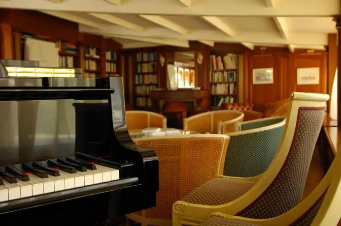 HR Hôtel-Restaurant & Spa Marin