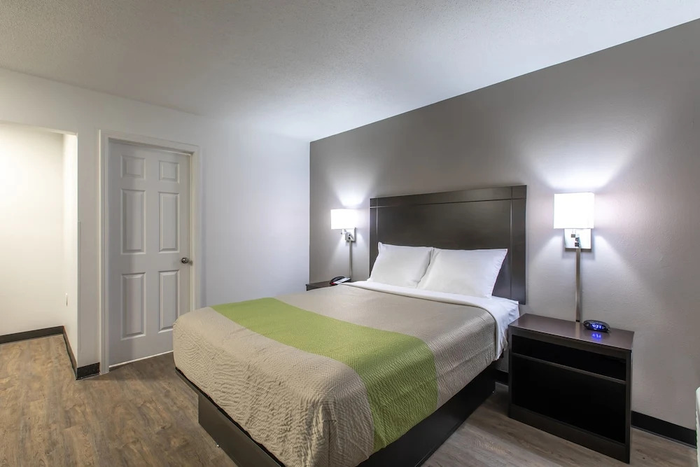Motel 6-Greenville, SC - I-85 Near Downtown