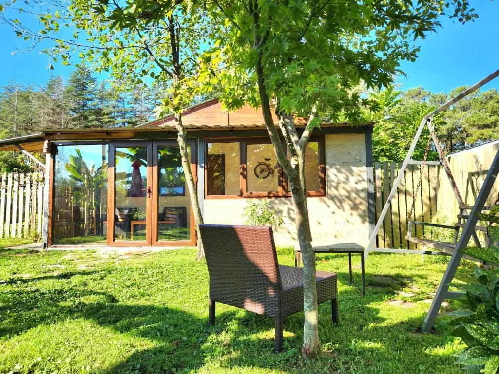 House & Yard Sesil M 110m to beach