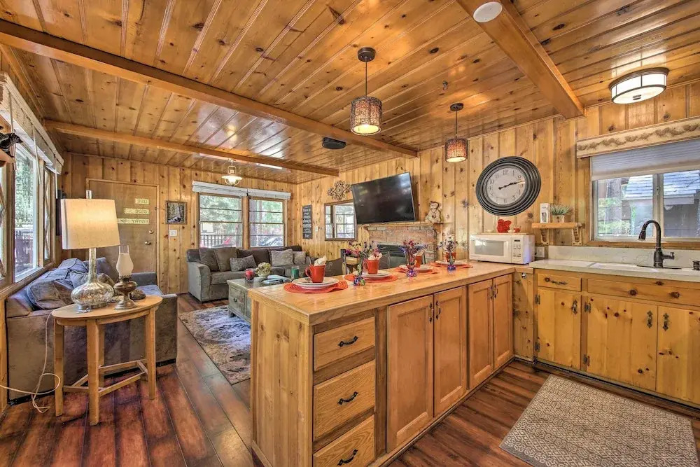 < 3 Mi to Lake: Pet-friendly Big Bear Cabin
