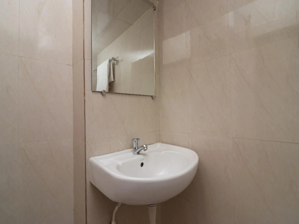 FabHotel Golden Suites