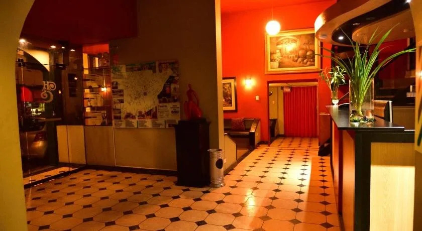 Holiday Suites