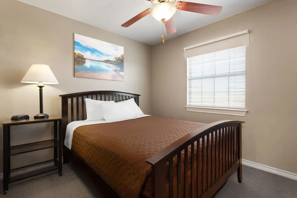 Eagles Den Suites Cotulla a Travelodge by Wyndham