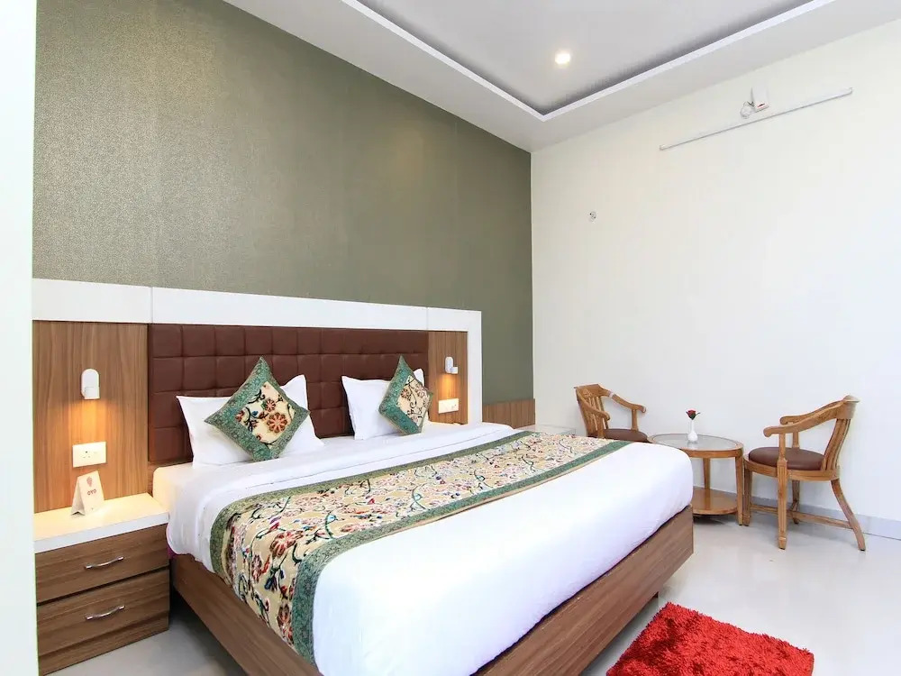OYO 14570 Hotel Sona Plaza