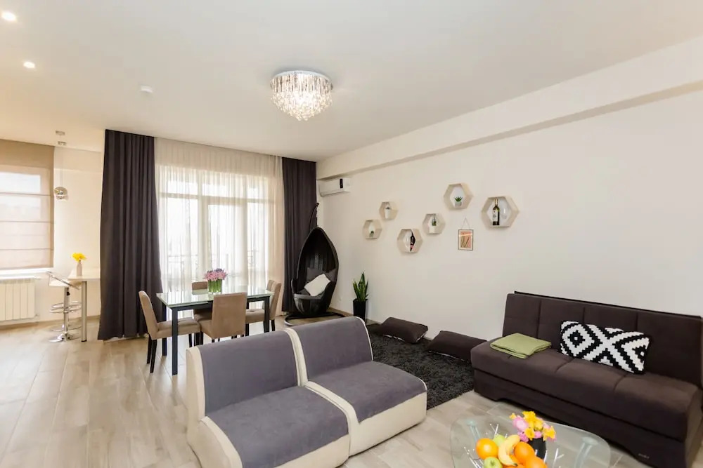 Falcon Apartments - Rustaveli