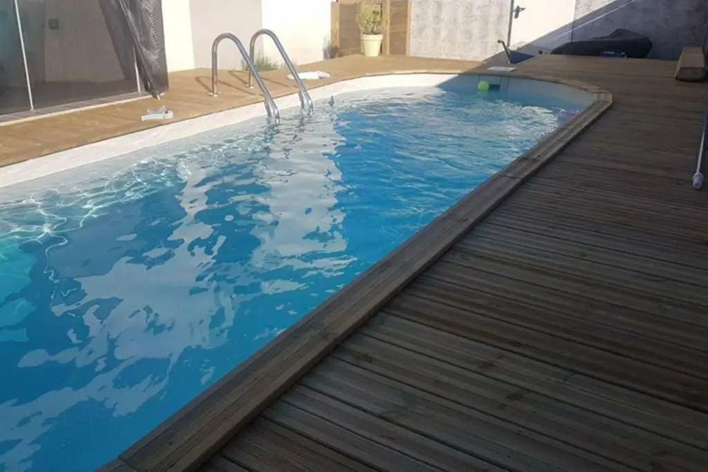 Maison avec piscine à l'orée de la forêt