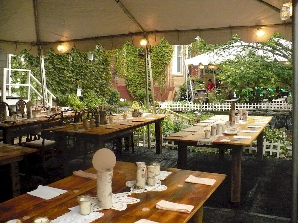 Adams Inn
