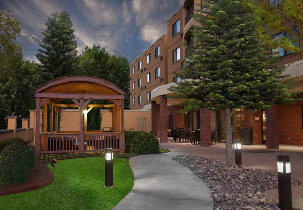 Courtyard by Marriott Fayetteville