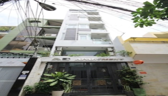 Smiley Apartment 16