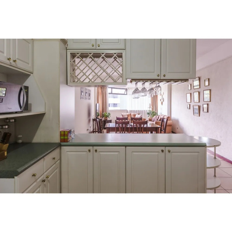 Sophistidated 2 BDRM Apartment @ Zona 14