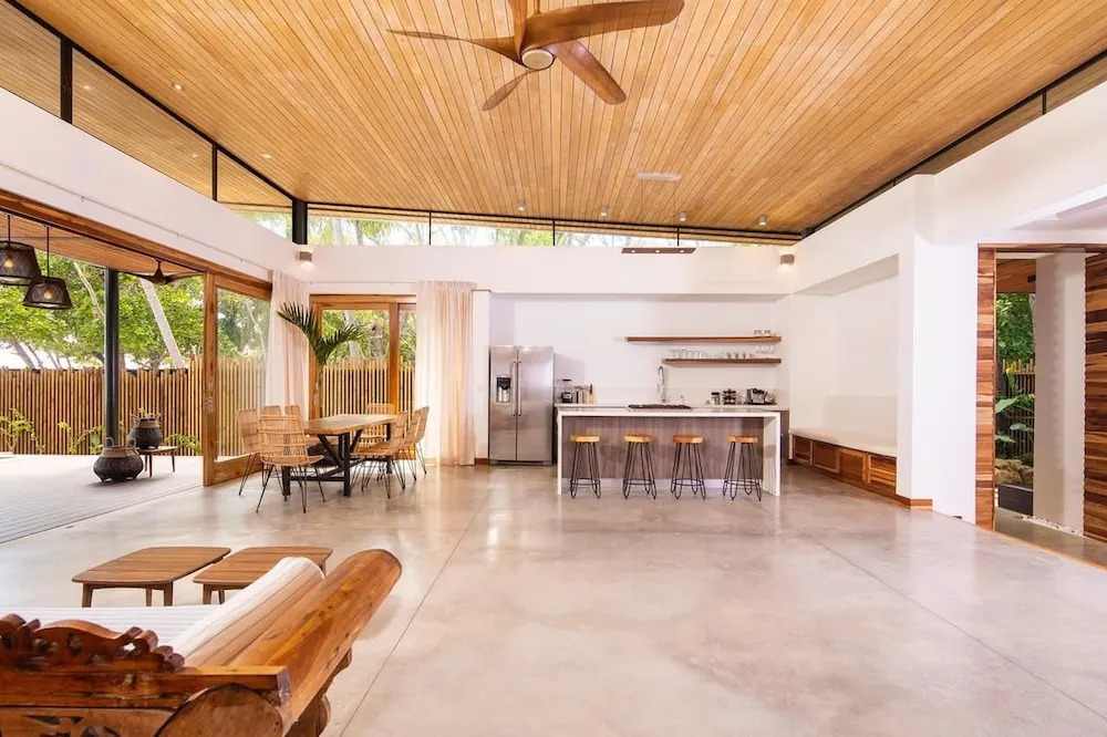Luxury Beachfront Villa Akoya