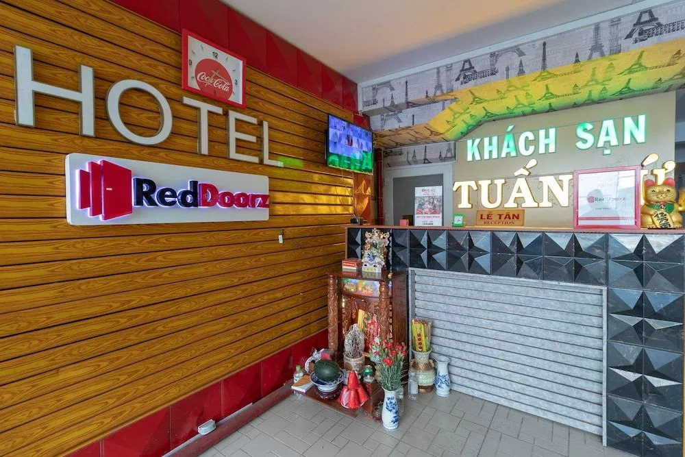 RedDoorz near Tan Huong Market