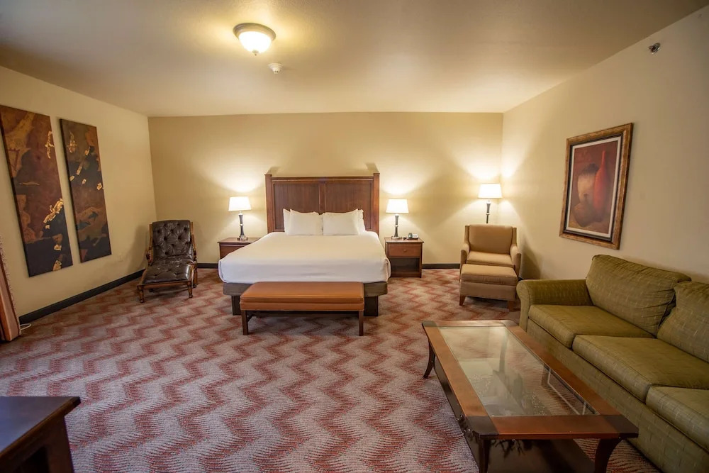Best Western PLUS Cimarron Hotel & Suites