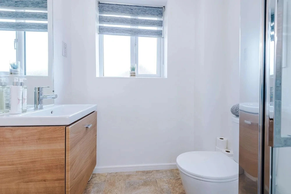 Perfect Riverside Home in Manchester Free Parking