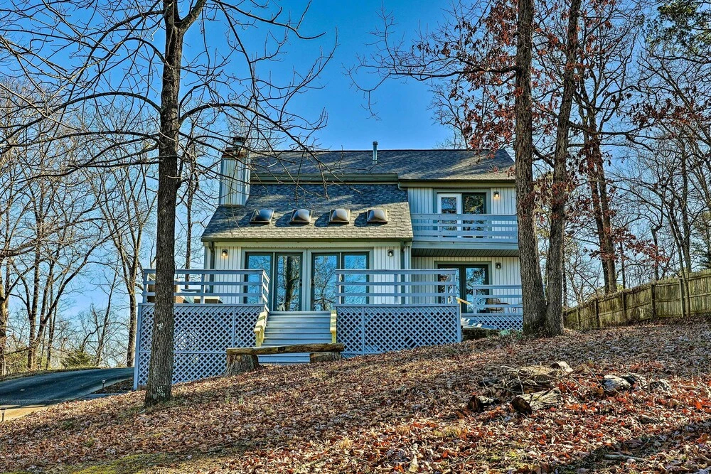 Hot Springs Getaway w/ Beautiful Lake Views