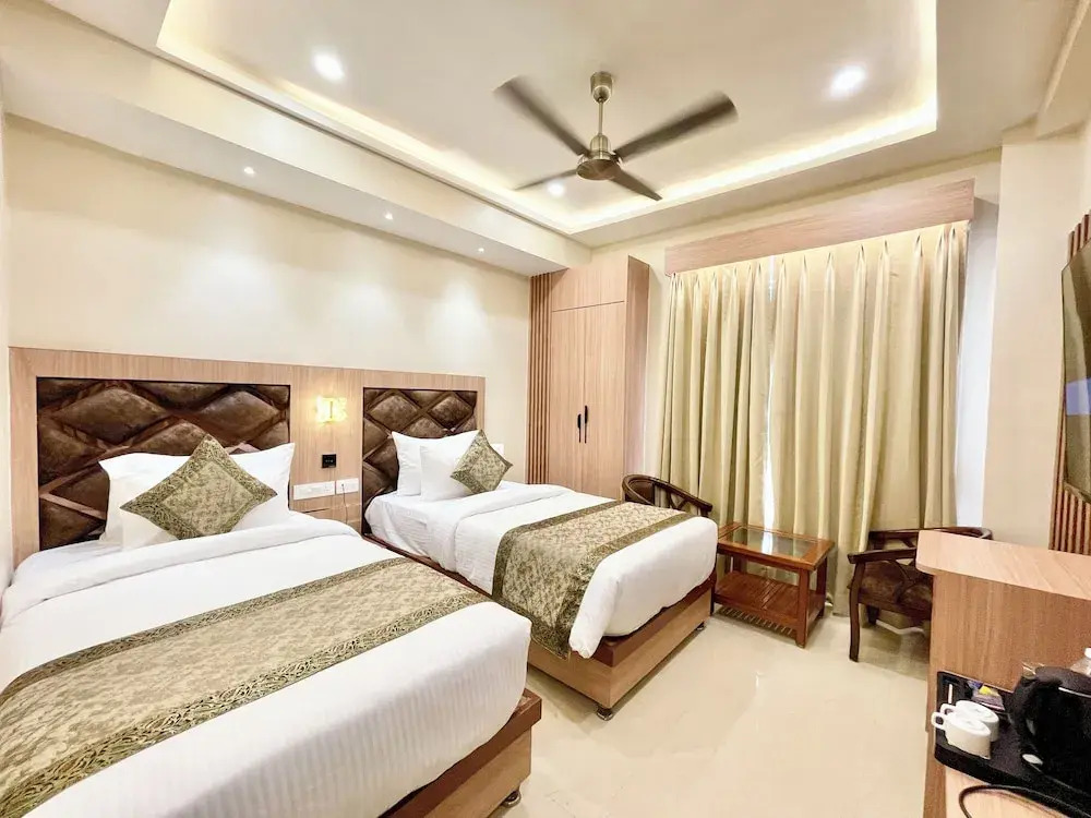 Hotel Mantavya - Varanasi near Temple