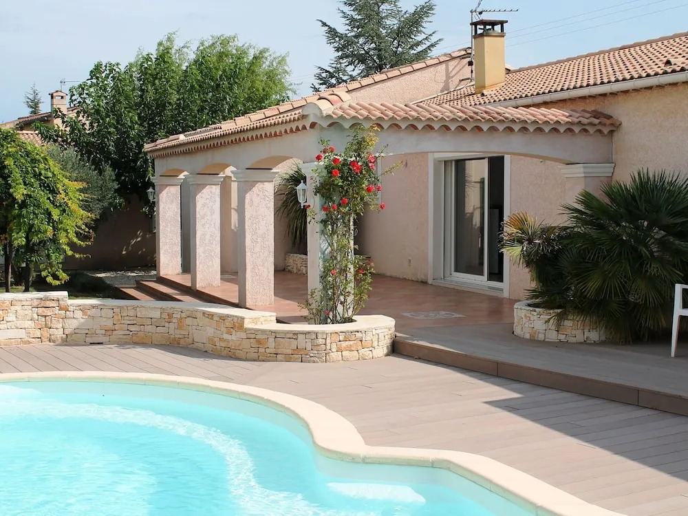 Villa in Languedoc with Pool near Historic Cities
