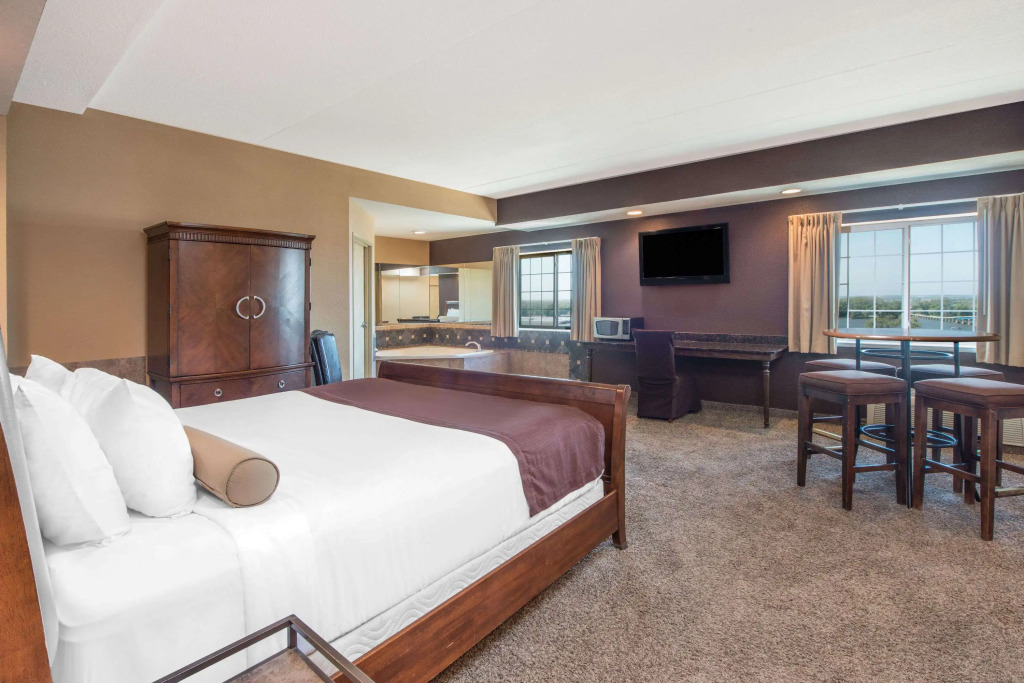 Microtel Inn & Suites by Wyndham Quincy Downtown - River Area