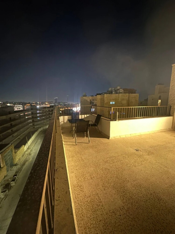 JRE Cozy Rooftop Near Al Services 23