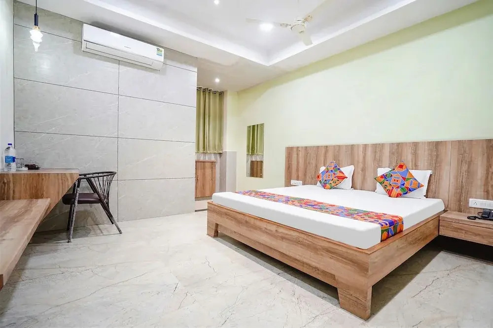 FabHotel Park Mahindra
