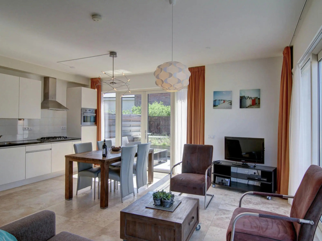 Luxury Apartment in a Residence Right on the Boulevard and the Beach