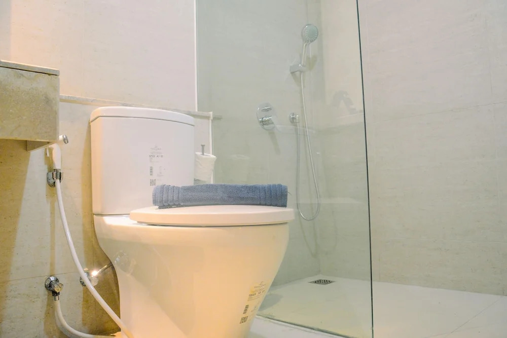 Spacious 3BR Gold Coast Apartment near Shopping PIK Avenue