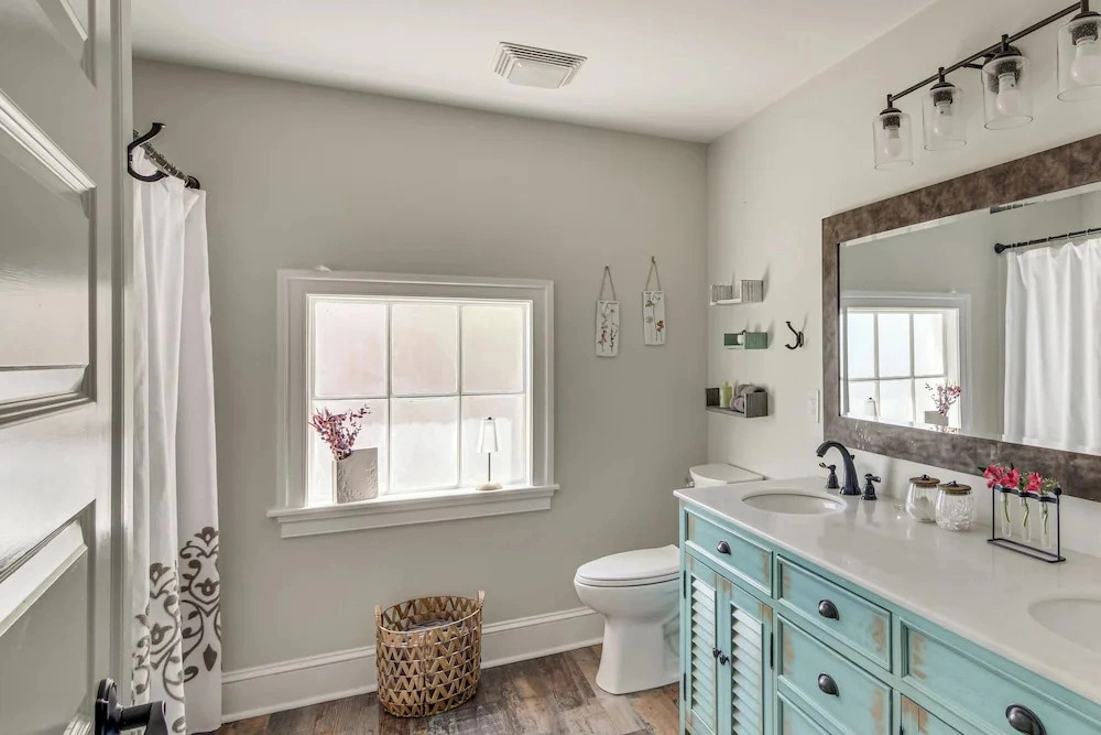 Explore Historic Dtwn Staunton! Walkable Apartment