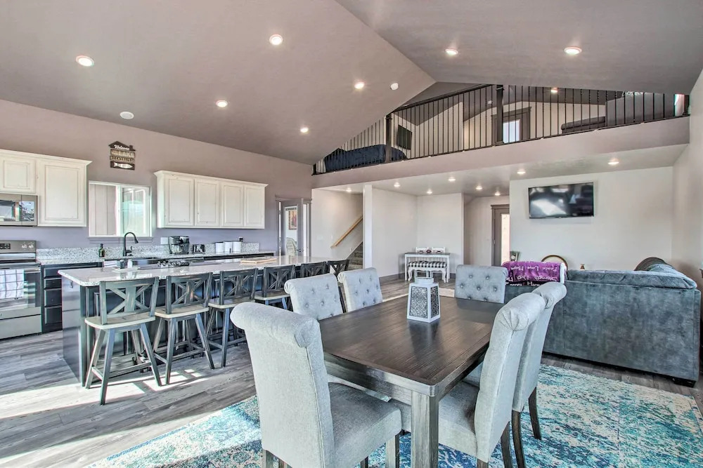 Spacious Home w/ Mtn Views: 2 Mi to Bear Lake!
