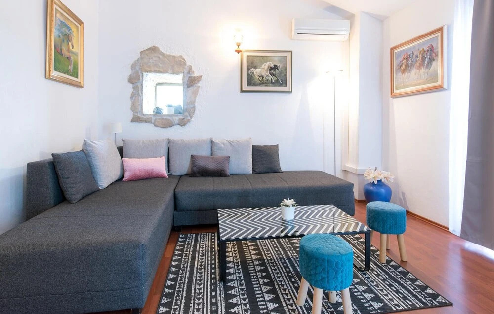 Awesome Home In Podstrana