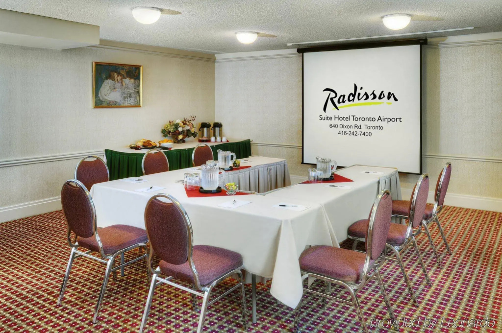 Radisson Suites Hotel Toronto Airport