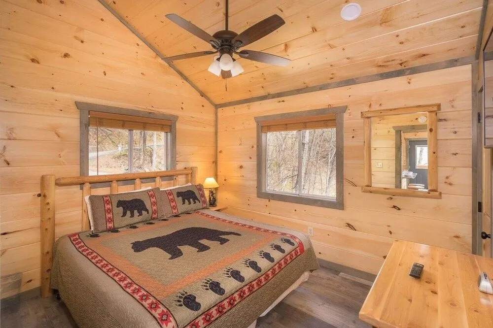 Black Bear Lookout 2 Bedroom Home by Redawning