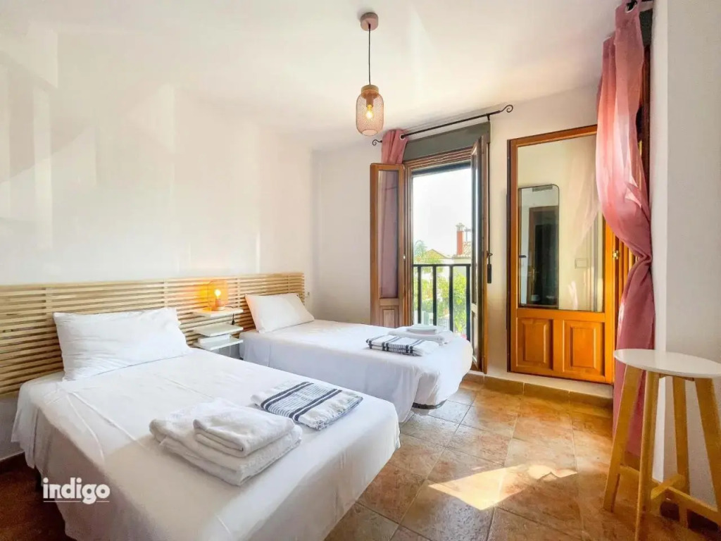 Town House with Garden and Pool Access
