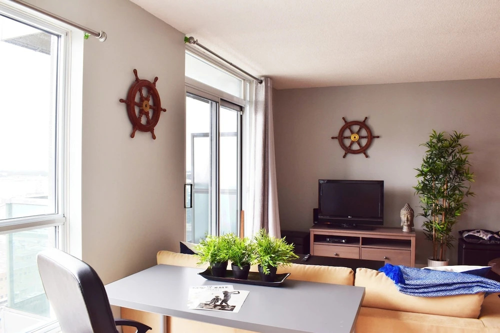 Modern High Rise 1 Bedroom in Downtown Toronto