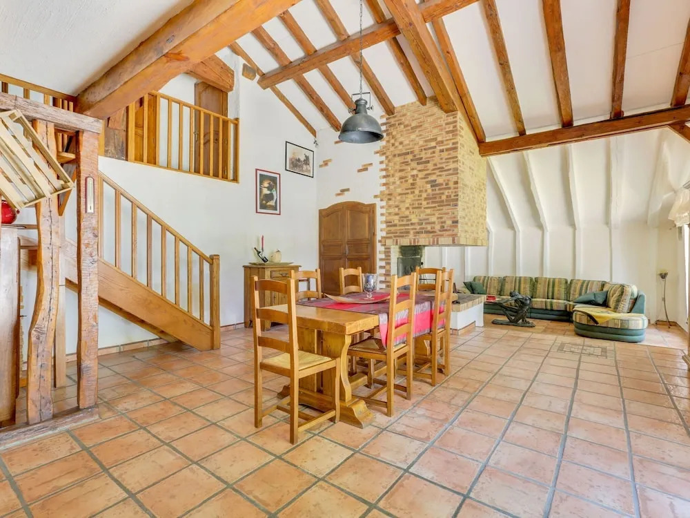 Holiday Home in Laluque with Terrace, Garden And Barbecue