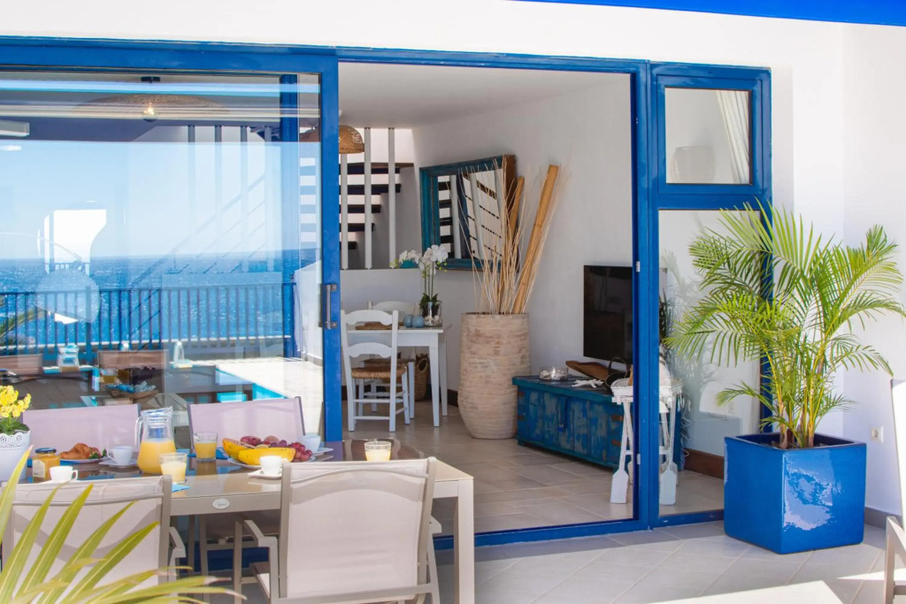 FRONTLINE VILLA 26, well-designed with a heated pool