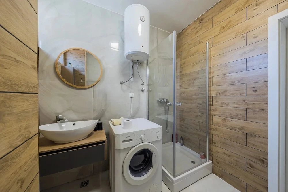A 2 - Spacious apt on Seafront With the sea View