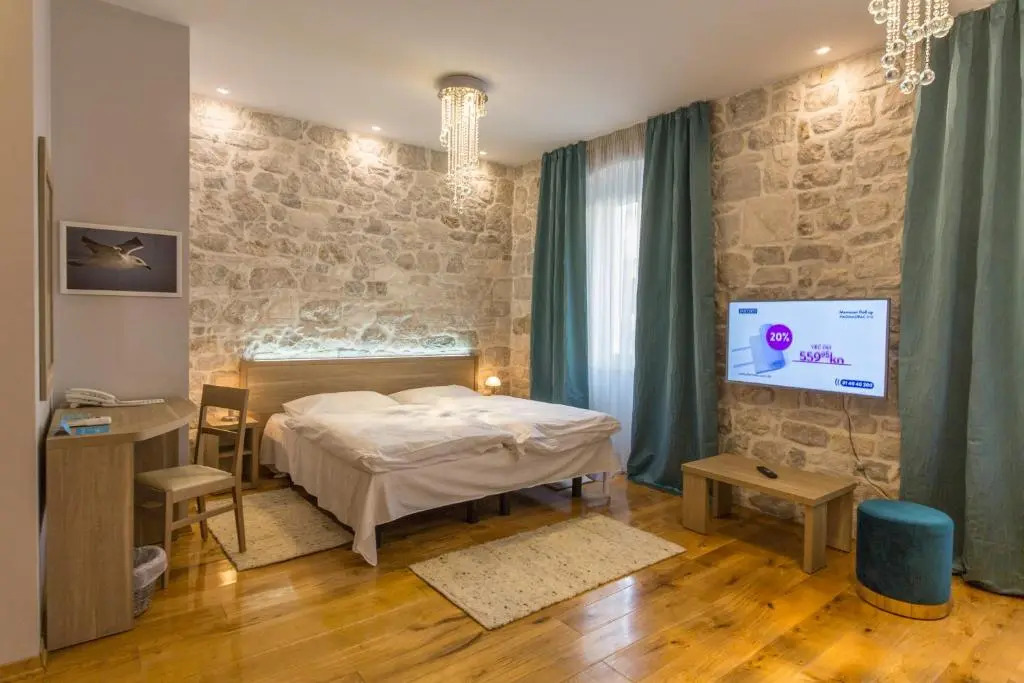 Tifani Luxury Rooms 2