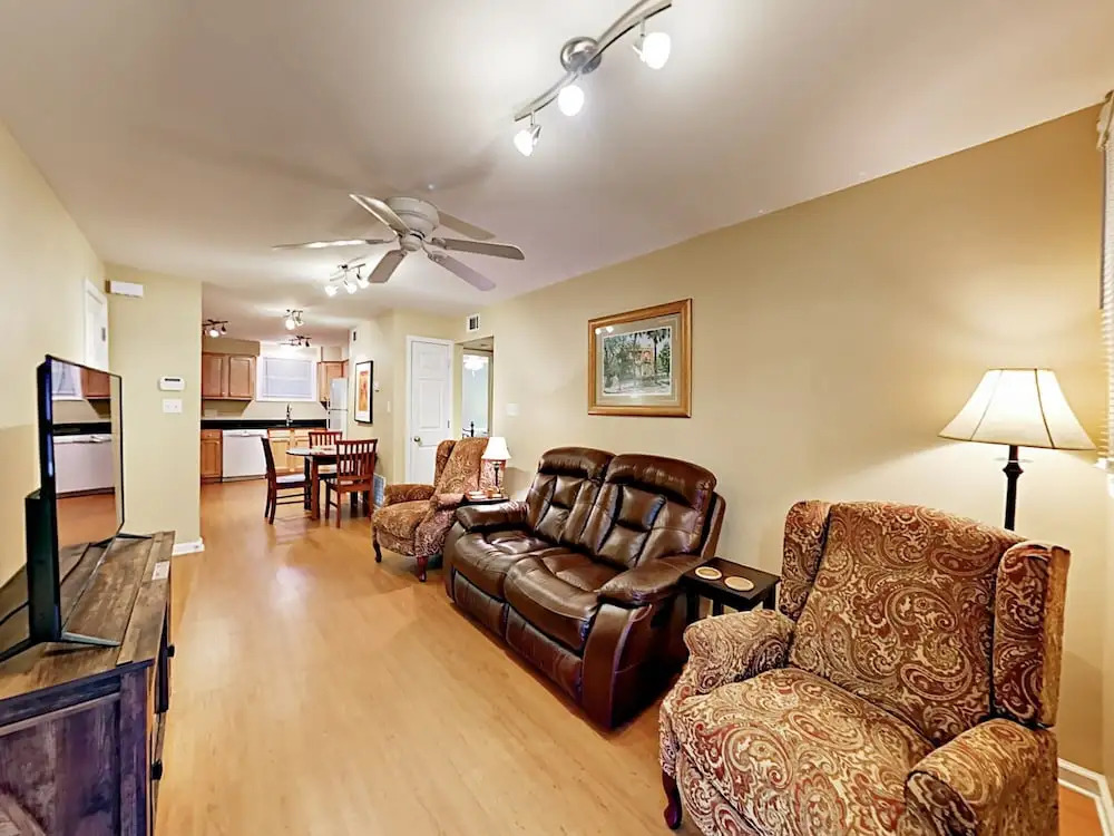 New Listing! 2 Amazing Units, Walk To Forsyth Park 4 Bedroom Duplex