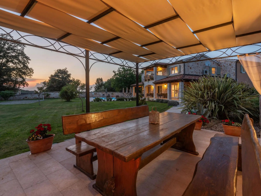 Picturesque Villa in Verteneglio With Pool