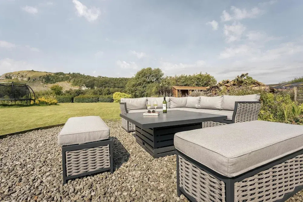 Leavens Farmstead Rural Retreat With Hot Tub