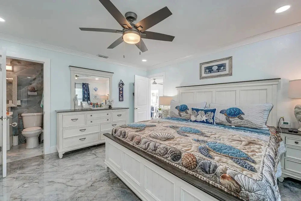Steps to Madeira Beach! Modern Family Getaway