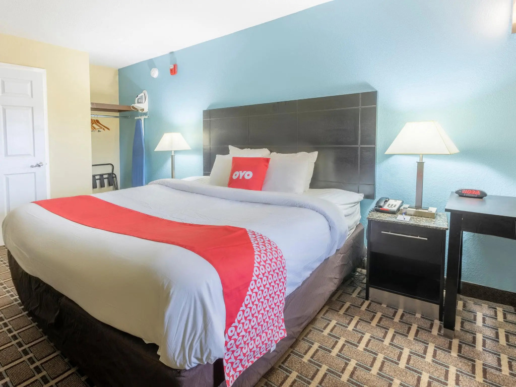OYO Hotel Knoxville TN Cedar Bluff I-40