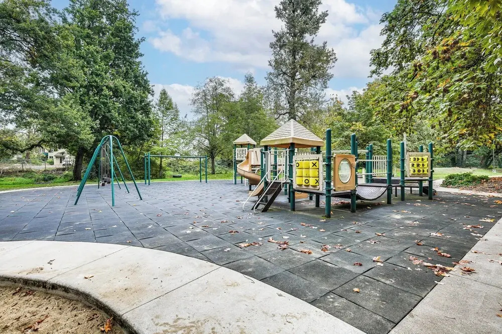 3 Mi to UO Campus: Pet friendly Springfield Home