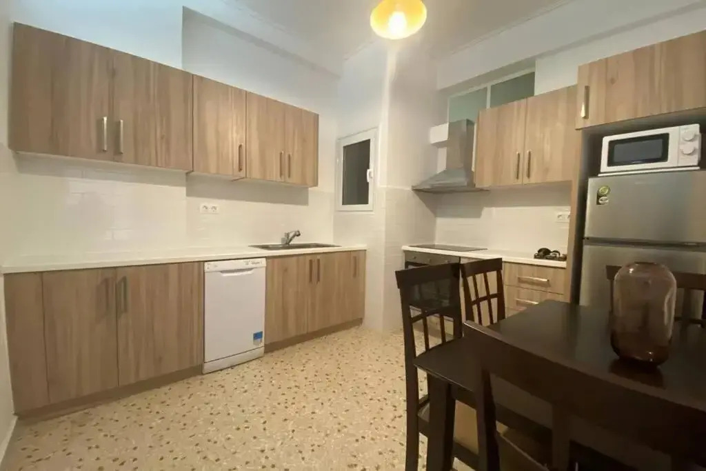 Two Bedroom Stylish Suite In Centre for an Athens Gateaway