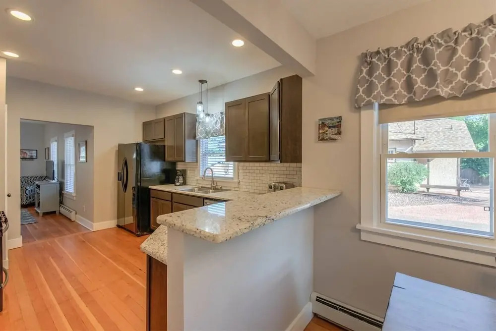 Couple's Mountain Getaway Close to Everything!