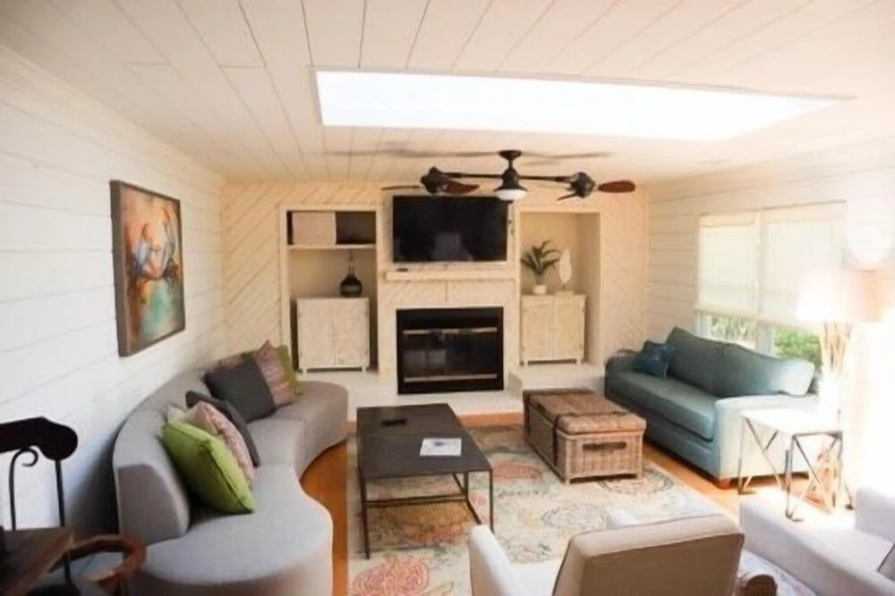 Beach Blossom - Bright, Updated Unit with Hot Tub on Patio by RedAwning