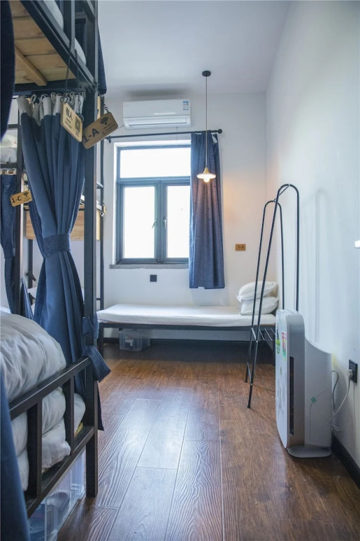 Zeako Youth Hostel